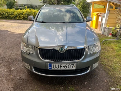 Skoda Superb Combi 1,8 TSI Elegance 2010, photo 2/24