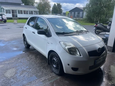 Toyota Yaris 1,4 D-4D Linea Terra 5ov 2008, kuva 2/11