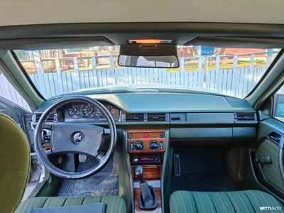 Mercedes-Benz 230 1985, photo 6/12
