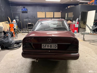 Mercedes-Benz 300 E 1992, kuva 6/6