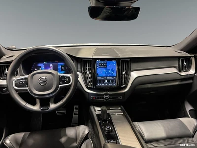 Volvo XC60 2022, photo 7/18