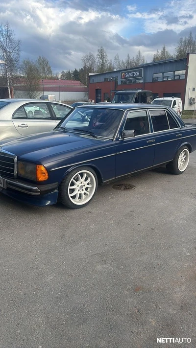 Mercedes-Benz 230 1976, kuva 2/16