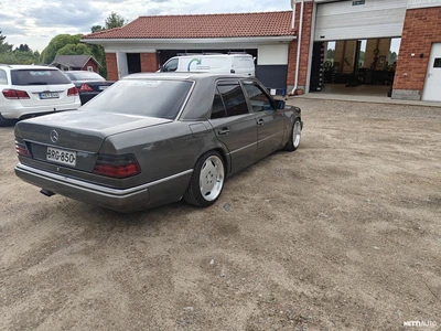 Mercedes-Benz 300 1991, photo 6/13