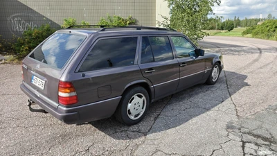 Mercedes-Benz E 320TE Manuaali 1993, photo 3/13