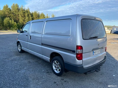 Toyota Hiace 2005, photo 3/13