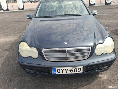 Mercedes-Benz C 220 2003, photo 2/13