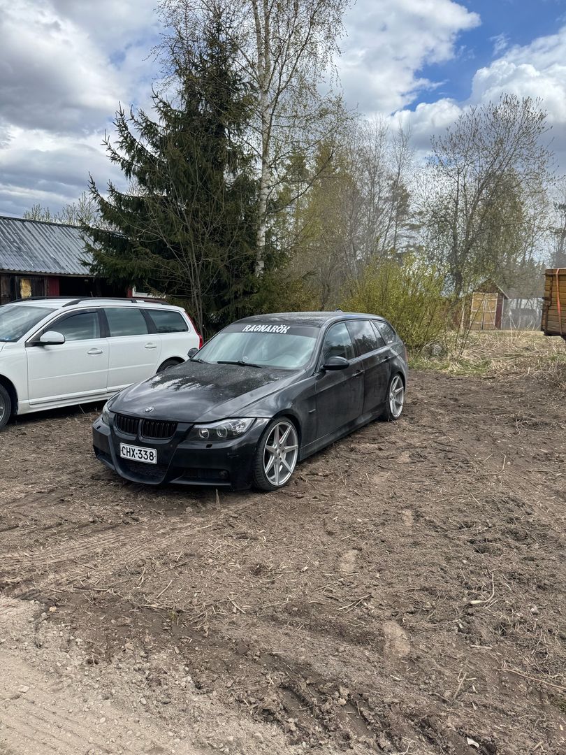 BMW 330