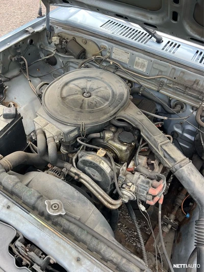Mazda B2200 1989, photo 2/5
