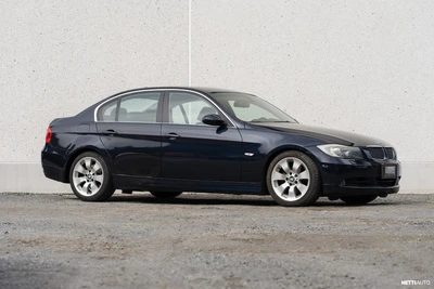BMW 325 325i 2010, photo 4/19