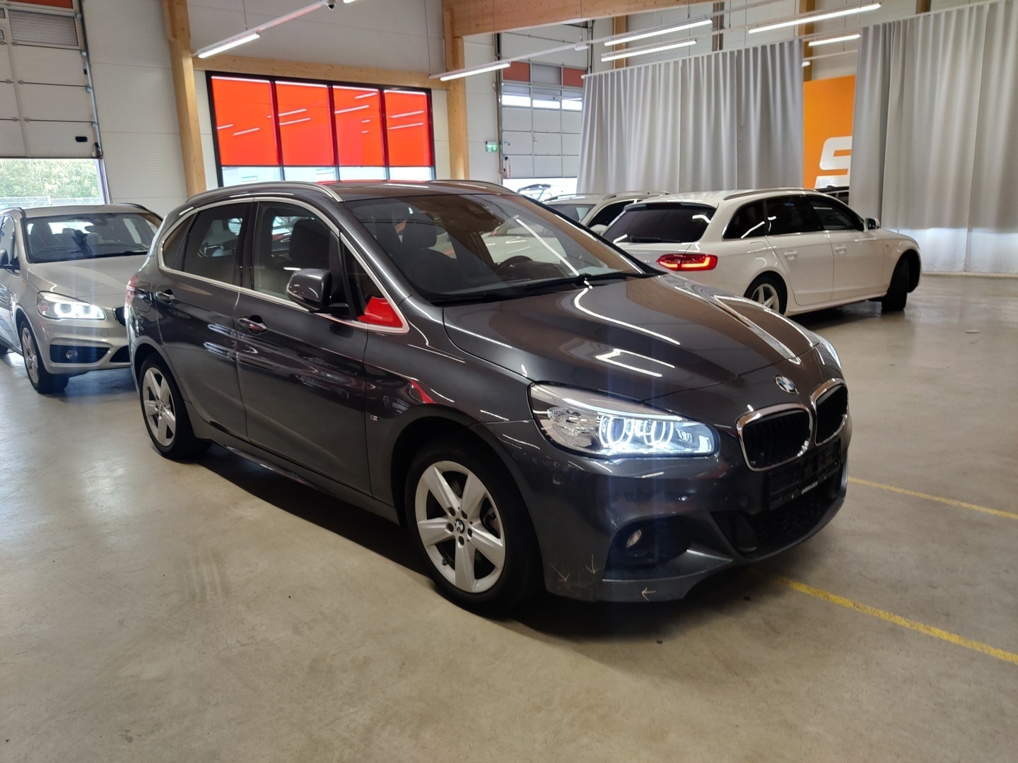 BMW 225