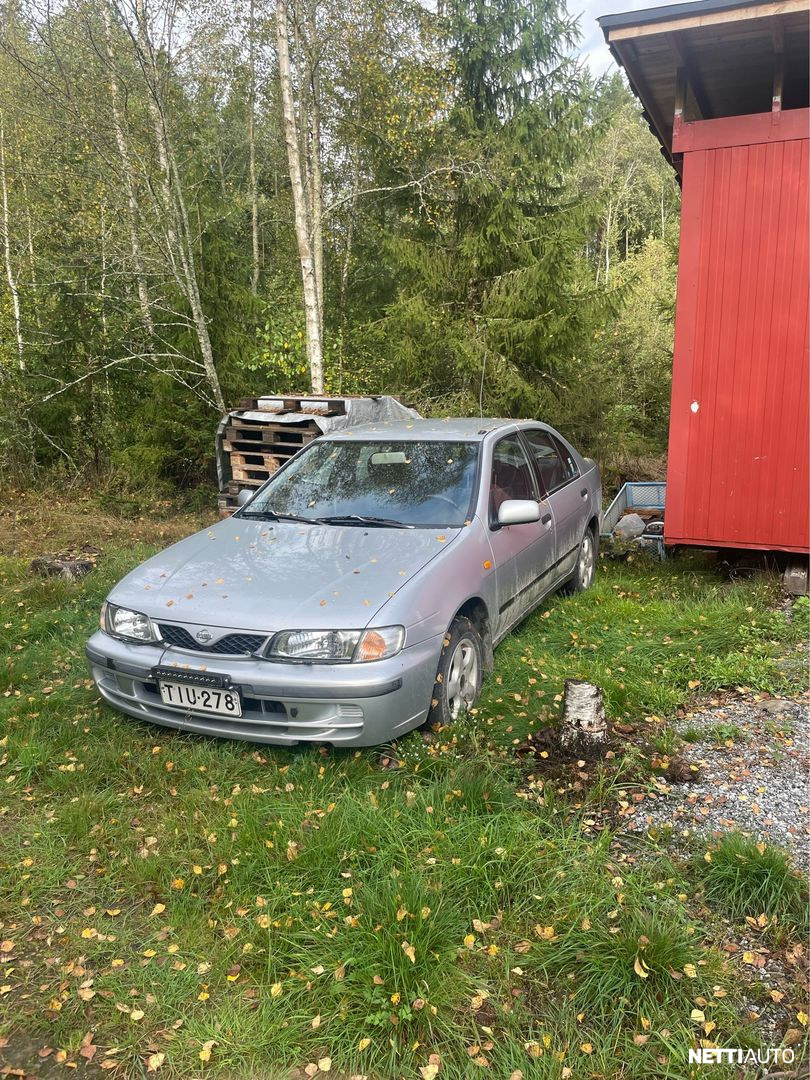 Nissan Almera