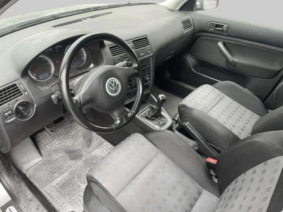 Volkswagen Golf 1,6 77 kW Firstline 2006, photo 4/4