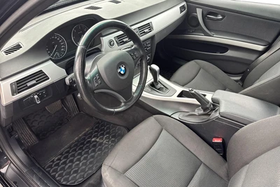 BMW 318 A E90 Sedan Business Comfort 2011, kuva 3/3