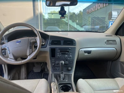 Volvo V70 2,5T Automaatti 2004, kuva 6/9