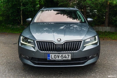 Skoda Superb 2019, photo 3/16