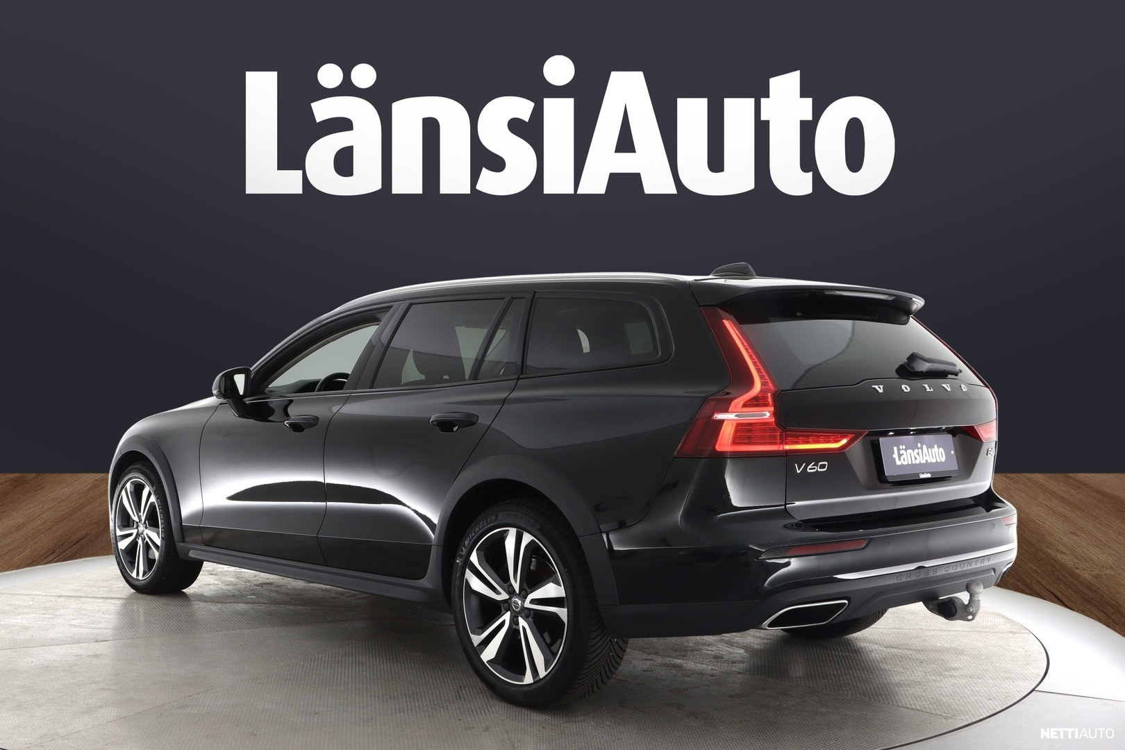 Volvo V60 Cross Country 2021, photo 6/52