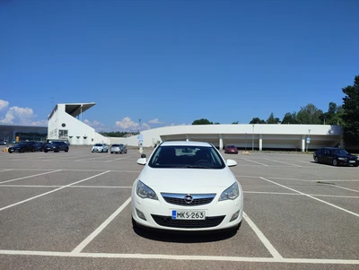 Opel Astra 2011, kuva 5/7