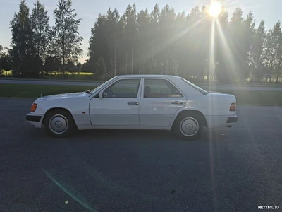 Mercedes-Benz 200 1989, photo 3/12