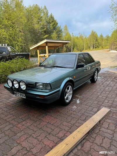 Nissan Bluebird 1990, kuva 2/6