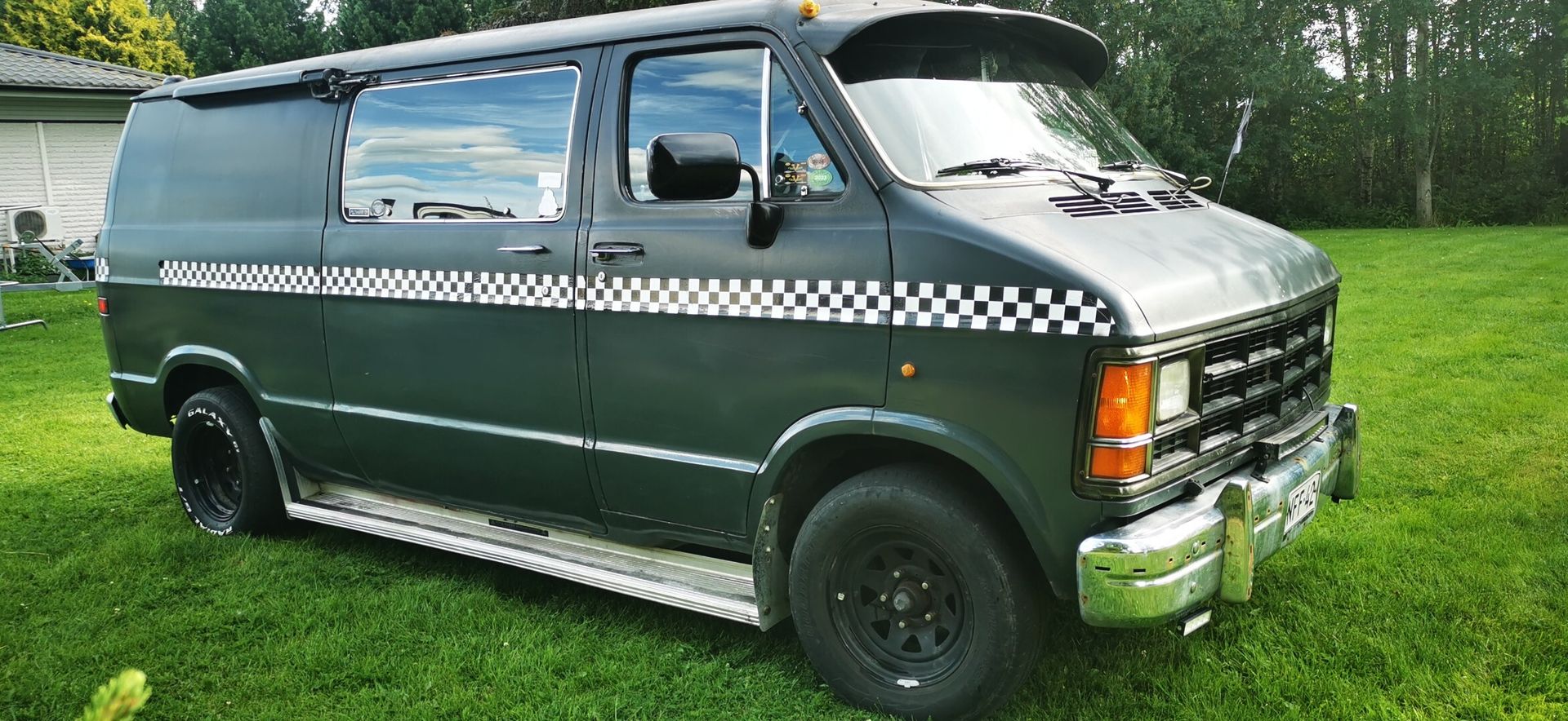 Dodge B250