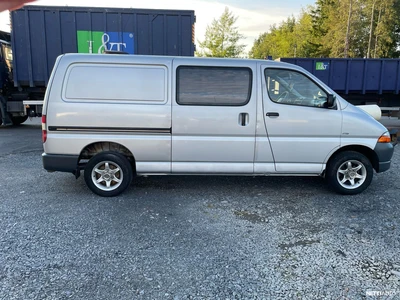 Toyota Hiace 2005, photo 6/13