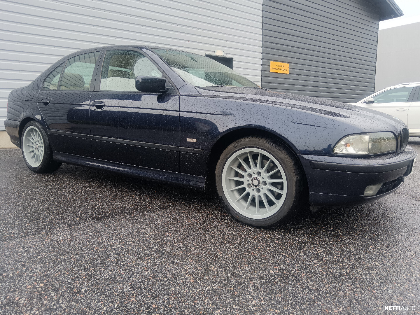 BMW 528