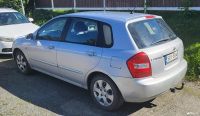 Kia Cerato 2006, kuva 3/6