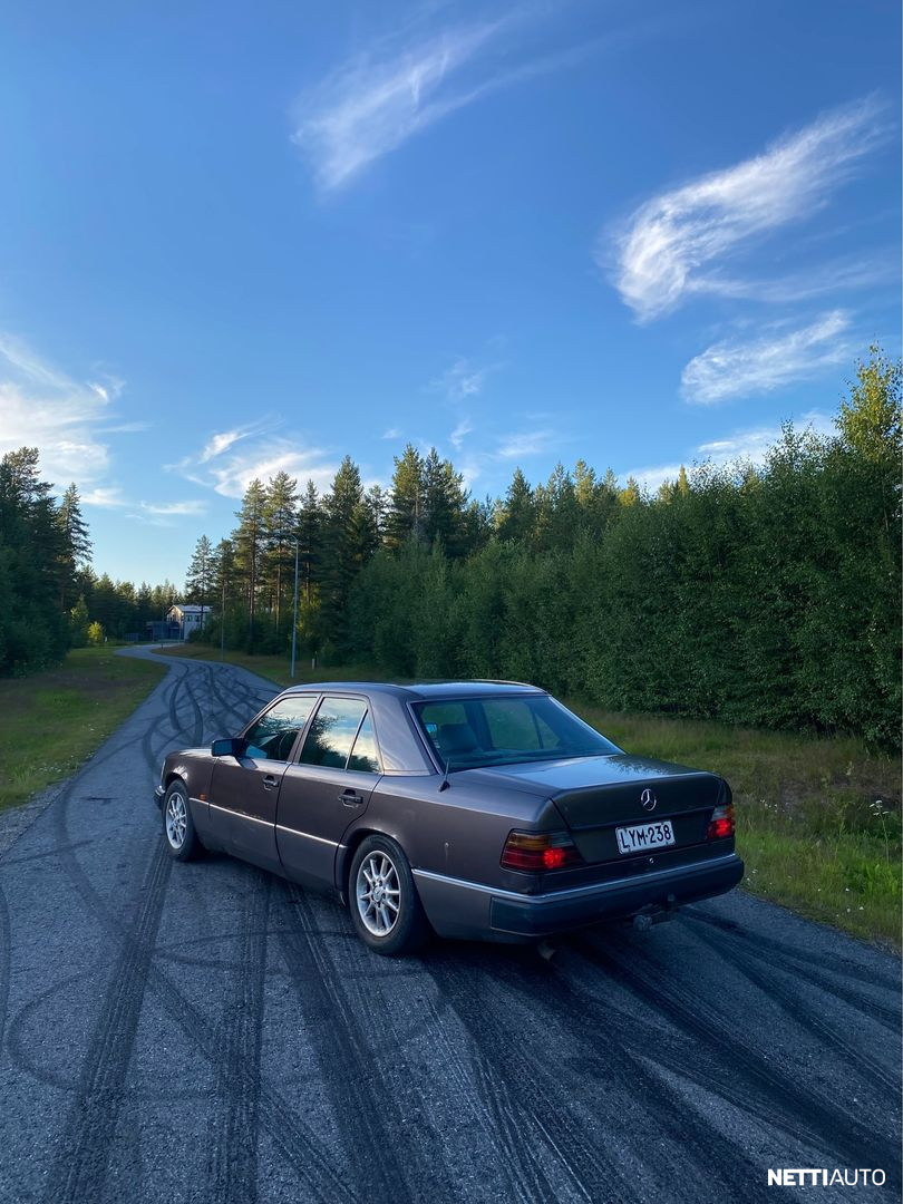 Mercedes-Benz 250 1991, photo 5/12