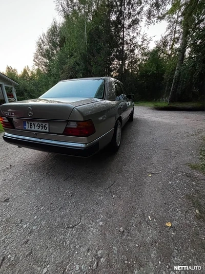 Mercedes-Benz 230 1990, kuva 4/11