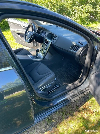 Volvo V60 2012, photo 6/7