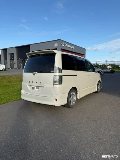 Toyota Voxy 2005, photo 2/16