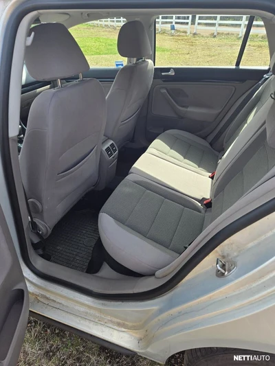 Volkswagen Golf 2010, kuva 6/8