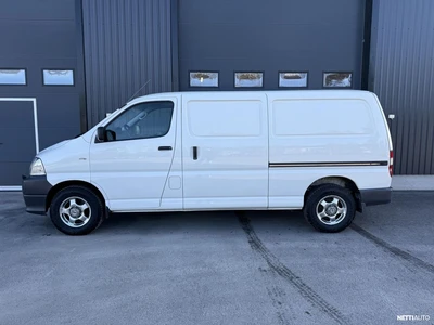 Toyota Hiace 2010, photo 2/16