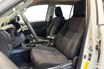 Toyota Hilux 2017, photo 6/28