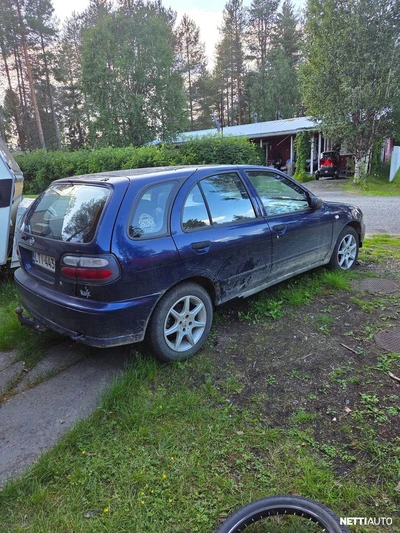 Nissan Almera 1997, kuva 2/5