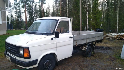 Ford Transit 100L 2,0 1985, kuva 2/6