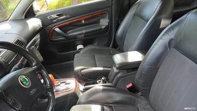 Skoda Superb 2003, photo 4/20