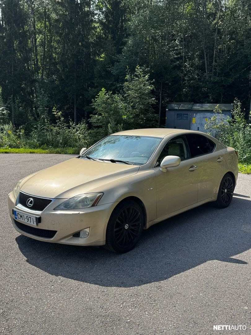 Lexus IS