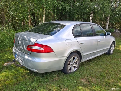 Skoda Superb 2012, photo 2/7