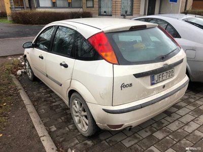 Ford Focus 5 ovinen 2003, kuva 4/8