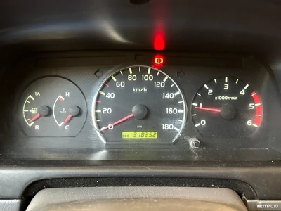 Toyota Hiace 2,5 D-4D 4WD 117 5ov pitkä 2010, photo 3/20