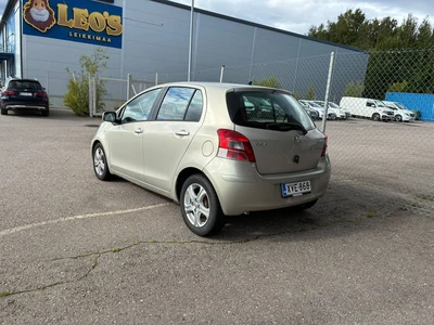 Toyota Yaris 2010, kuva 2/4