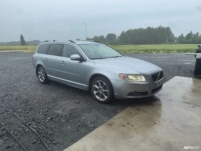Volvo V70 2,4D Ocean Race aut 2009, kuva 1/8
