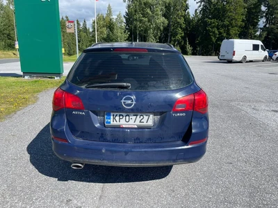 Opel Astra 2011, photo 4/7