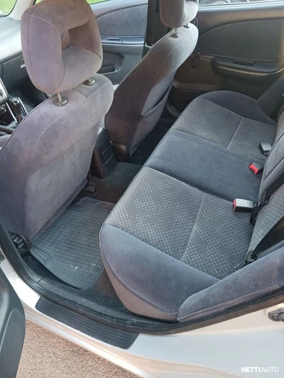 Toyota Avensis 2002, kuva 6/10
