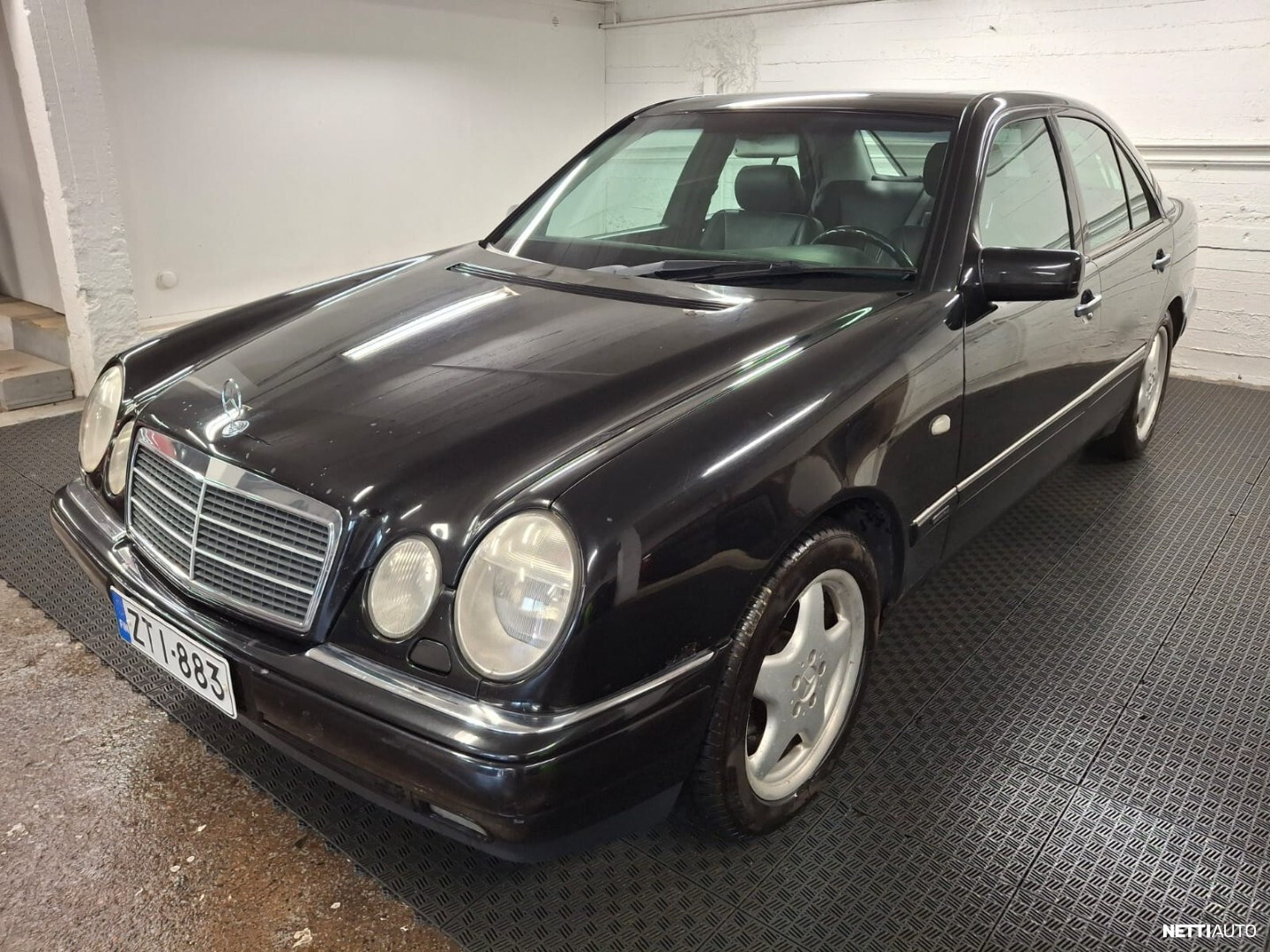 Mercedes-Benz E