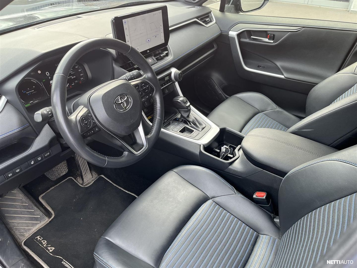 Toyota RAV4 2022, photo 3/3
