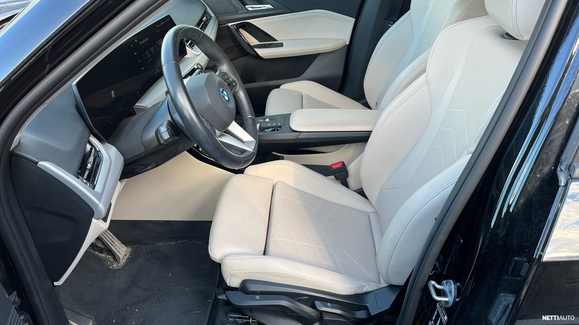 BMW iX1 2023, kuva 3/9