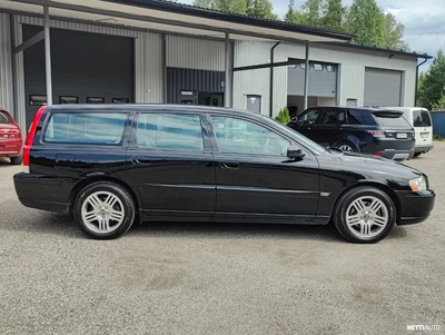 Volvo V70 2.4 170hv Momentum 2005, kuva 6/56