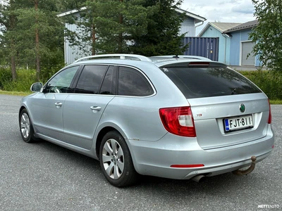 Skoda Superb 2010, kuva 6/8
